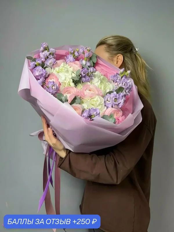 Сон в летнюю ночь: гортензия, маттиола, ранункулус – купить романтичный букет с доставкой — Цветочный вайб, промокод и 250 баллов за отзыв Яндекс Маркет