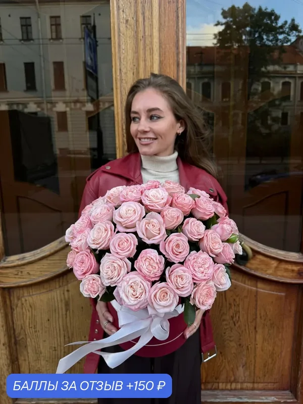Композиция, Кустовая пионовидная нежно-розовая роза, 51 шт в шляпной коробке — Роза78.Ру, 150 баллов за отзыв Яндекс Маркет