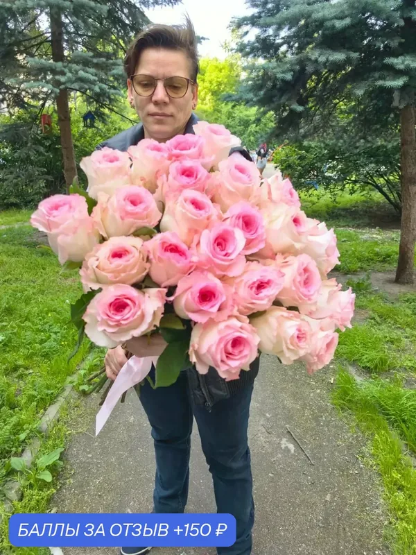 Букет цветов из розовых роз, 25 шт, 70 см, Эквадор, без упаковки — Розы Люкс, 150 баллов за отзыв Яндекс Маркет