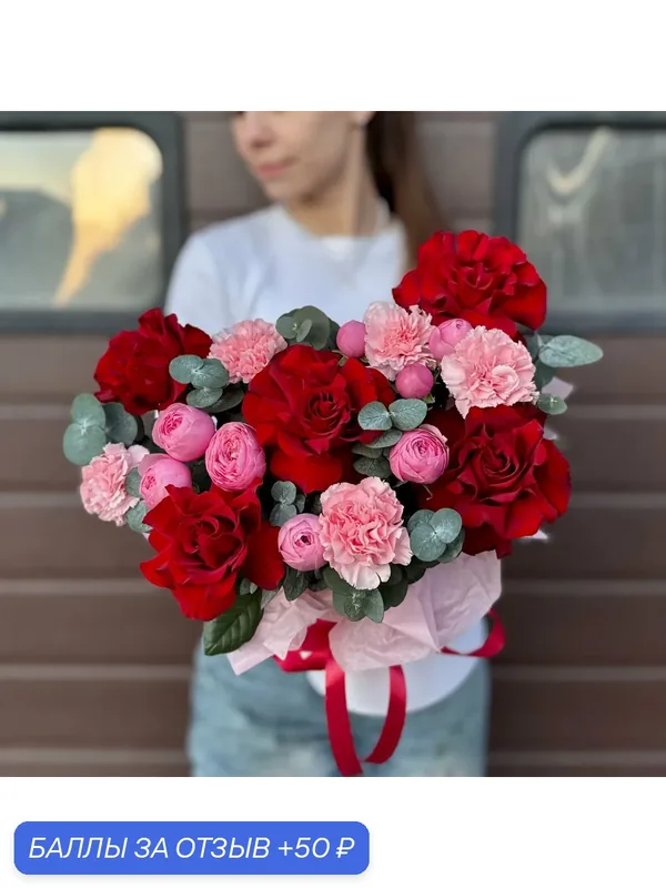 Композиция "Бархатный закат", французские красные розы и пионовидная кустовая роза — SkyFlora, 50 баллов за отзыв Яндекс Маркет