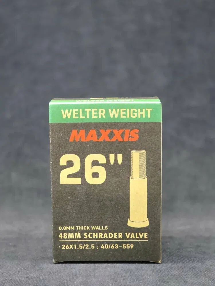 Камера велосипедная Maxxis WelterWeight, 26x1.5/2.5", 48 мм, тип ниппеля - schrader (автомобильный) — скидка по промокоду Яндекс Маркет